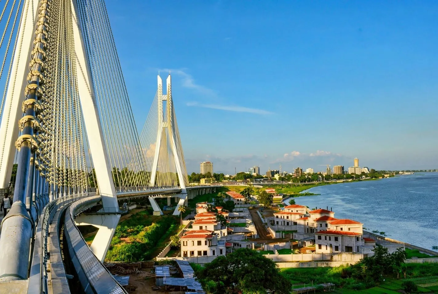 Vue de Brazzaville et du pont